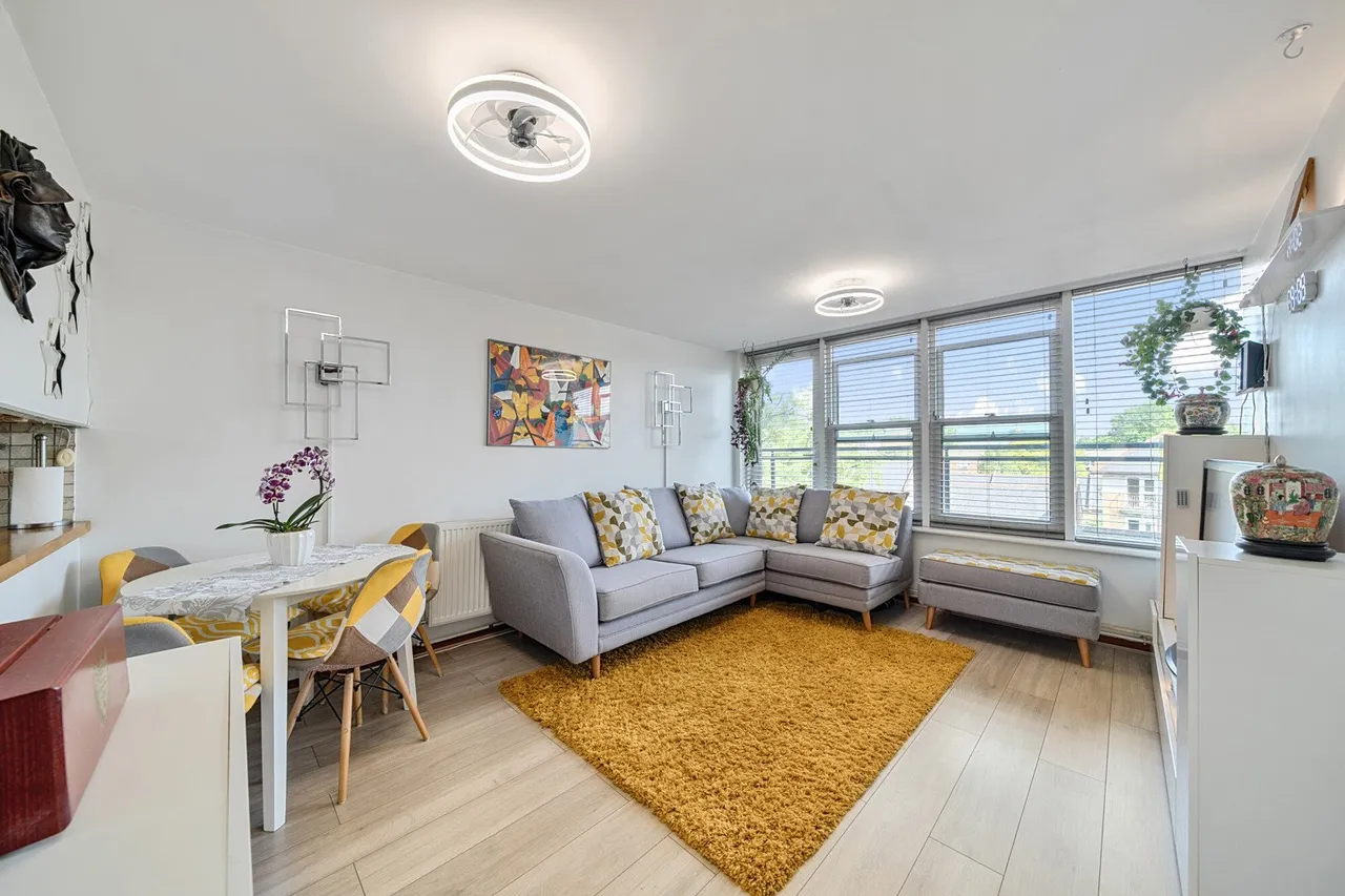 3 bed flat for sale — Seaton Close, SE11