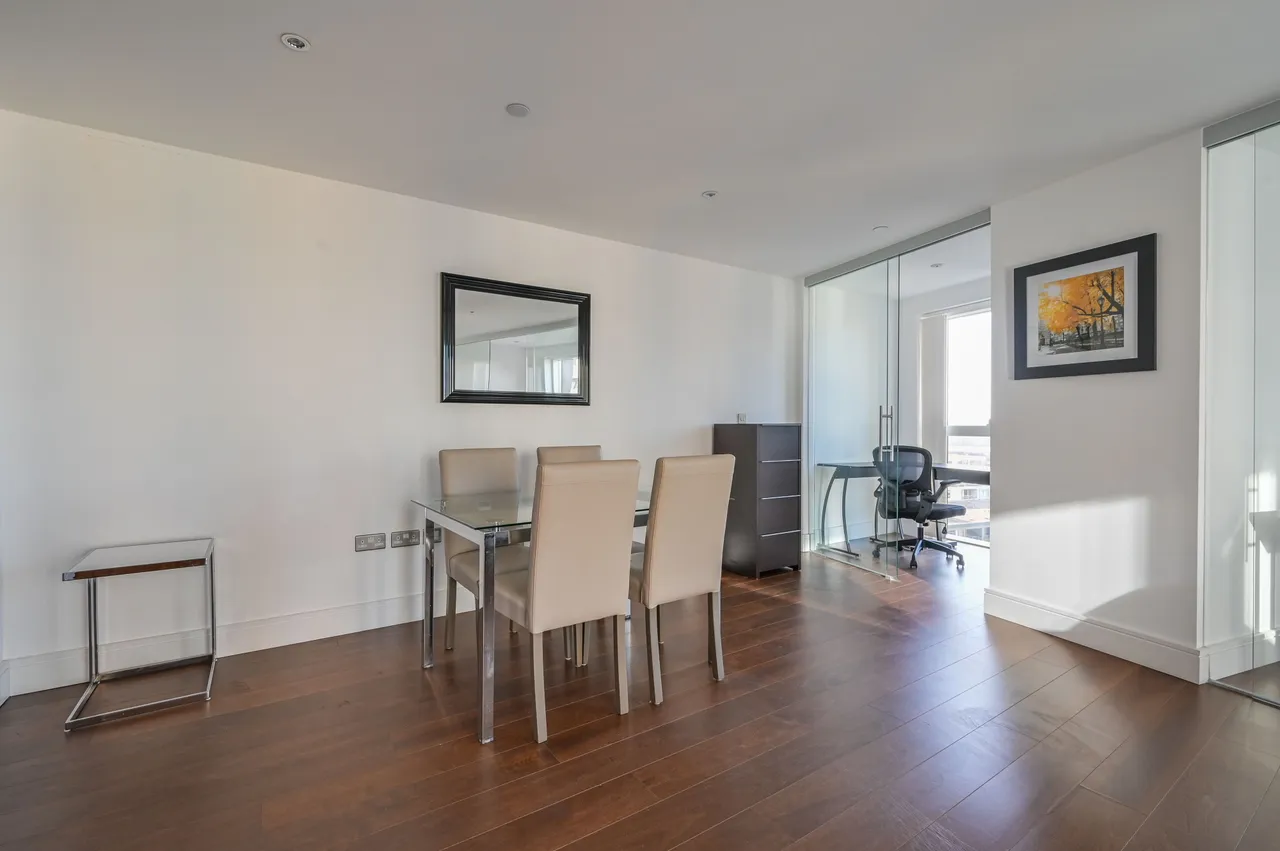 London, E14, photo 2