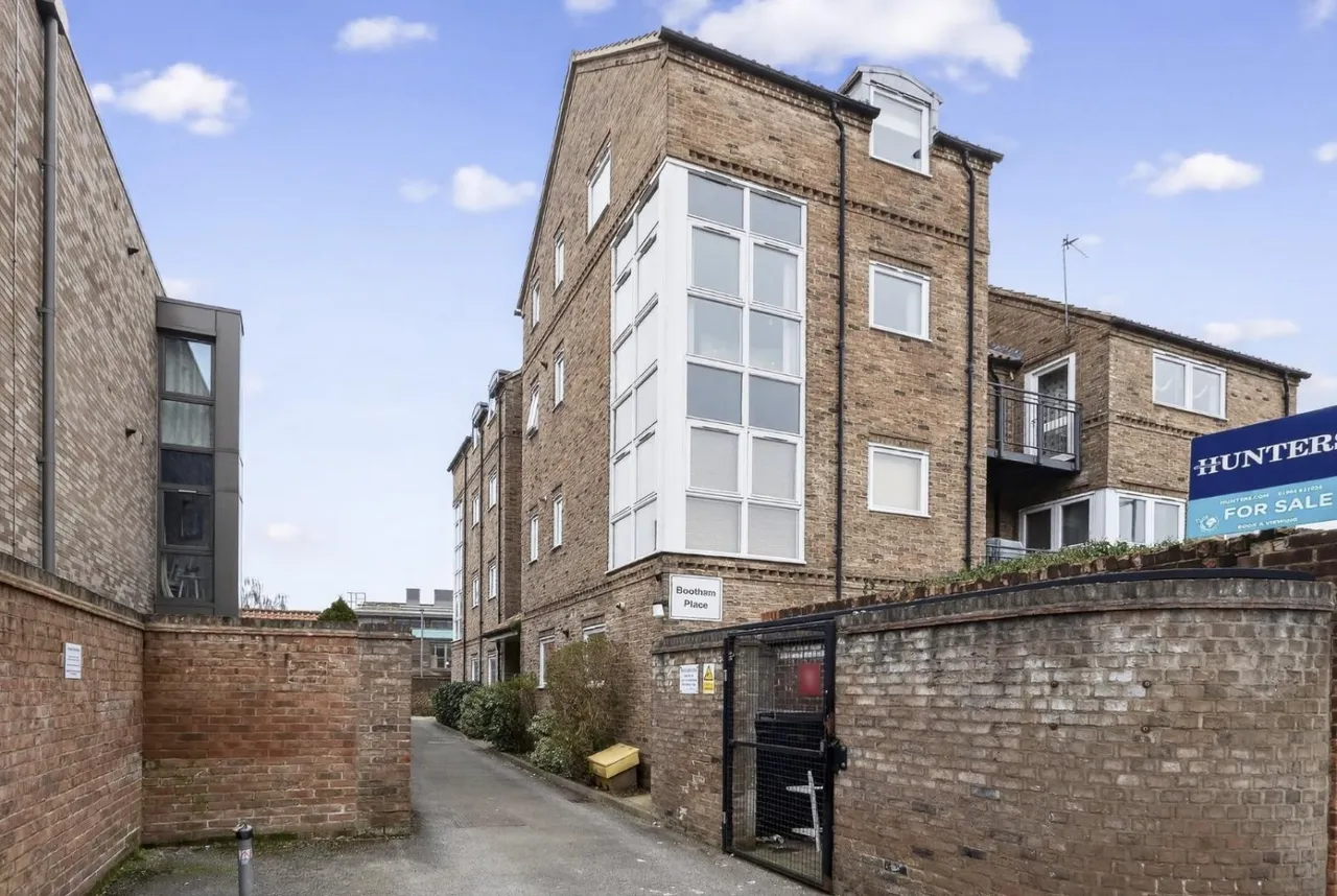 2 bed flat for sale — Bootham Row, York