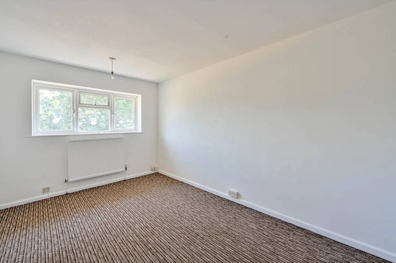 28 Willow Way, Woking, photo 10