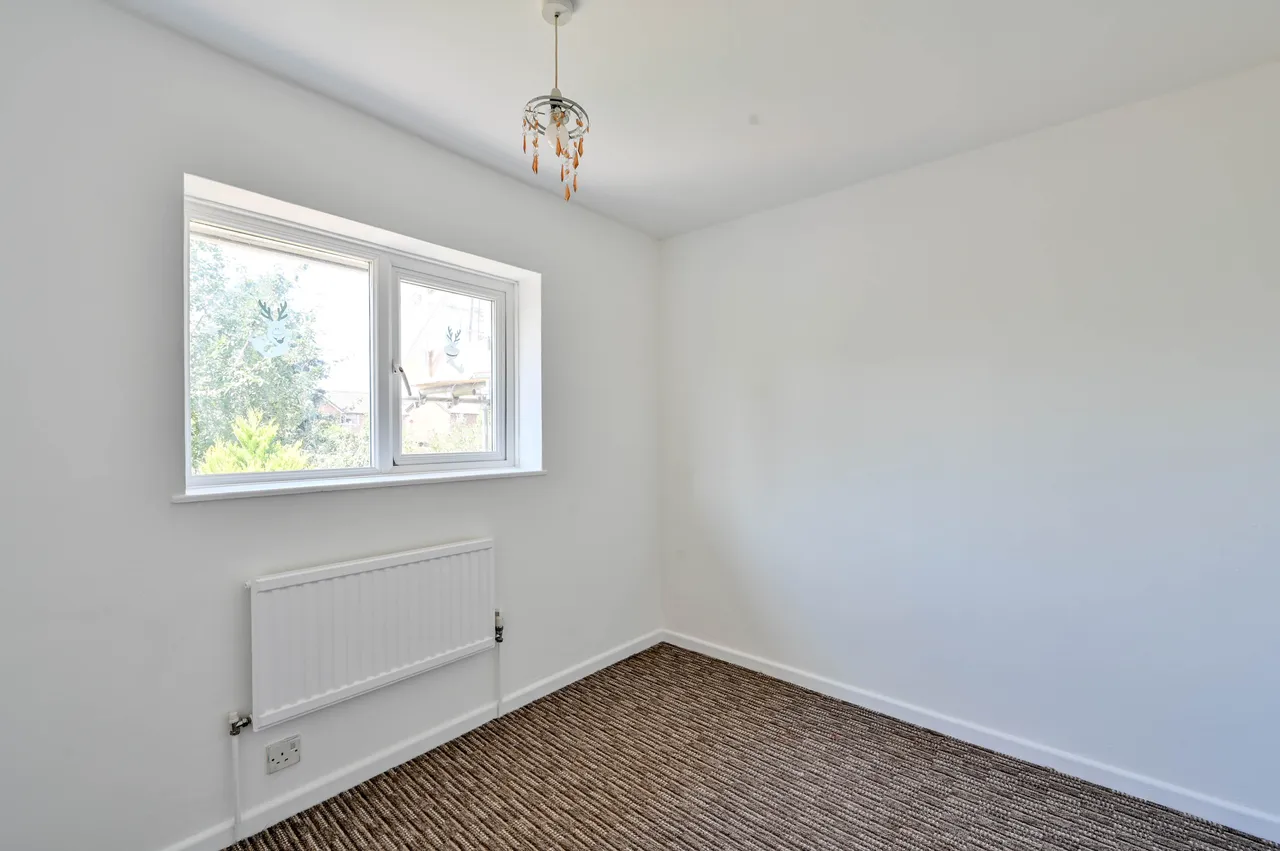 28 Willow Way, Woking, photo 8