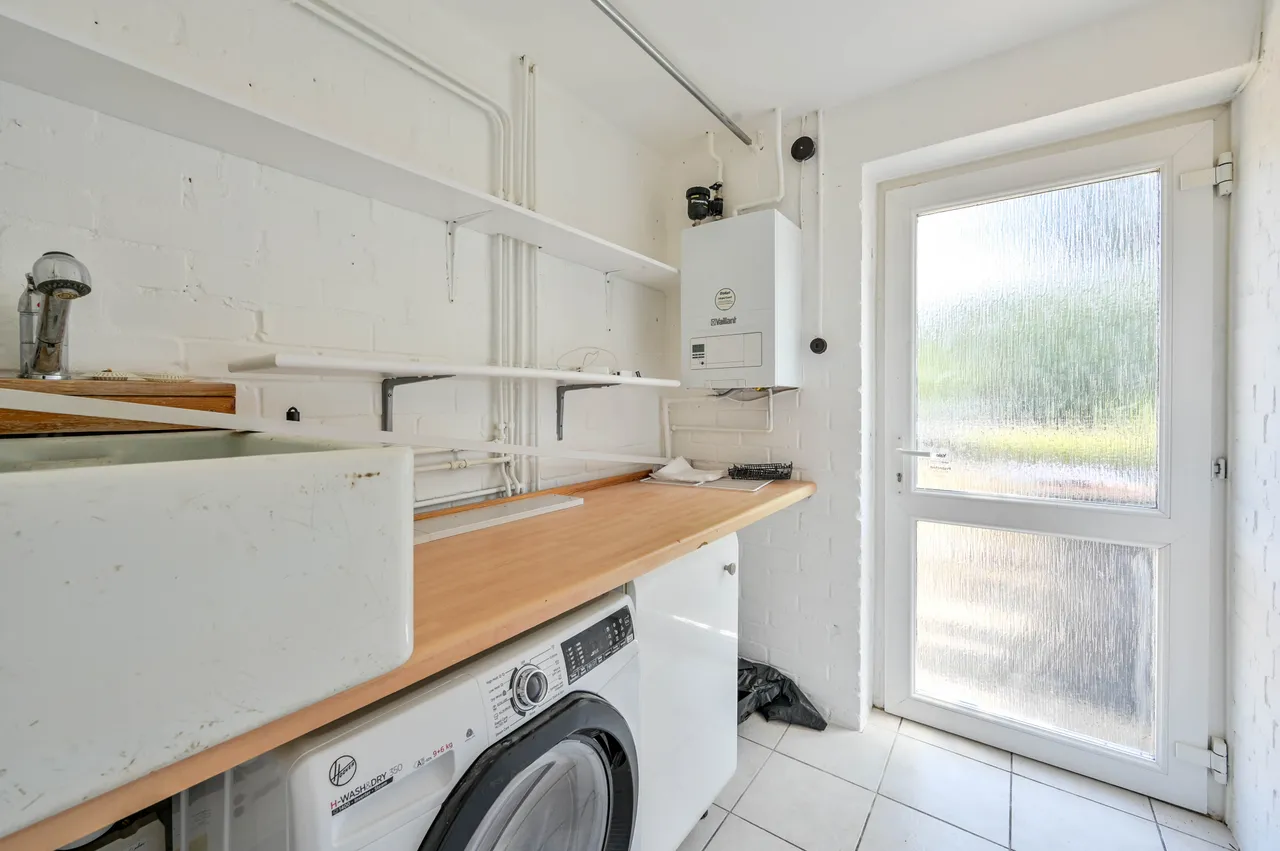 28 Willow Way, Woking, photo 6