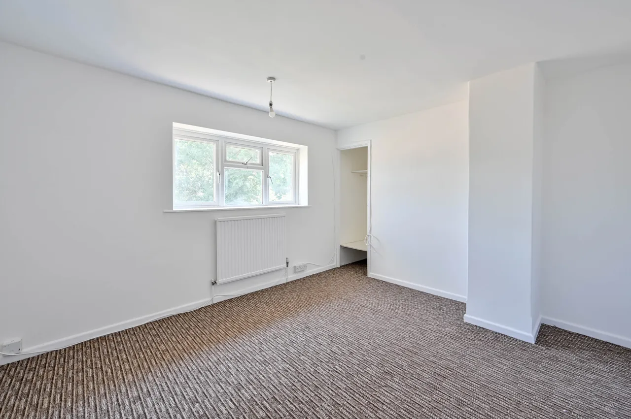 28 Willow Way, Woking, photo 11