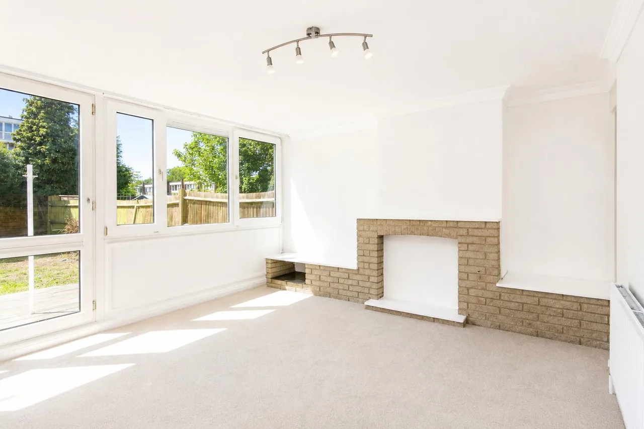 3 bed flat for sale, Alton Road, London, SW15