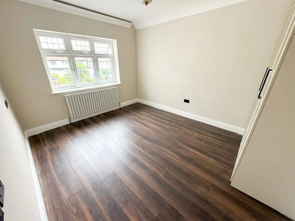 Beech Walk, Mill Hill, photo 9