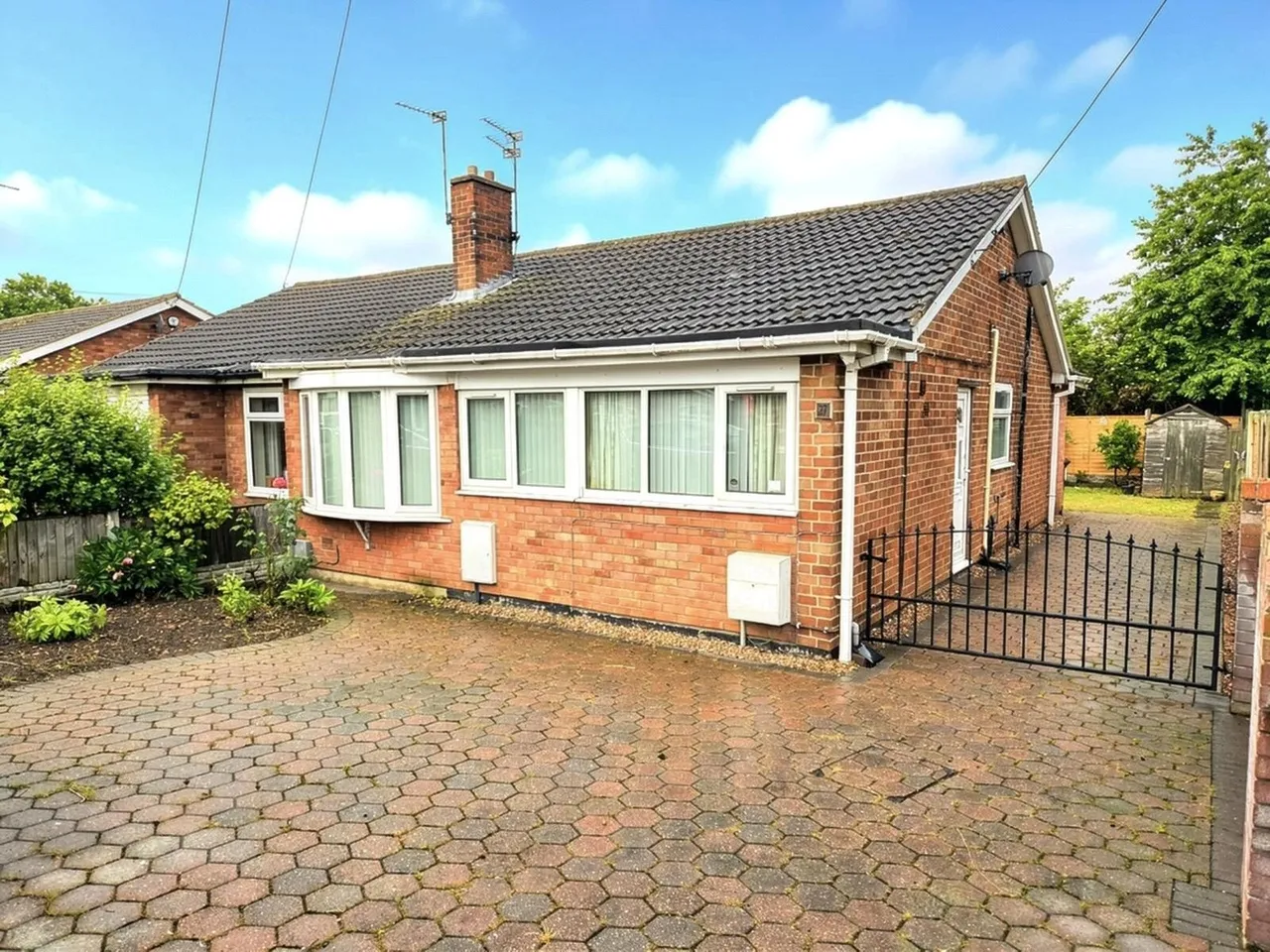 2 bed house for sale — Oakwood Drive, Armthorpe, Doncaster, South Yorkshire, DN3