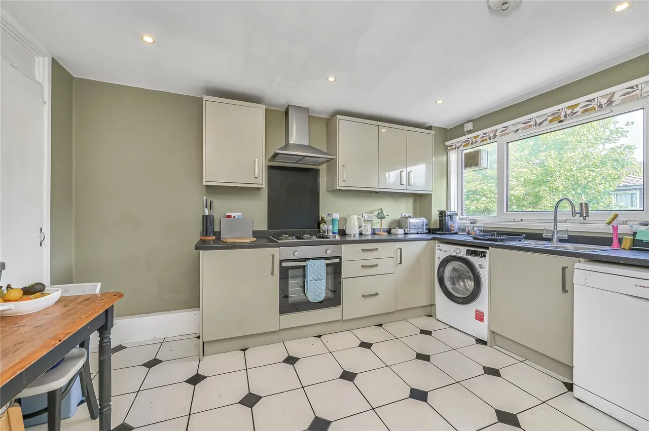 3 bed flat for sale — Gaskarth Road, London, SW12