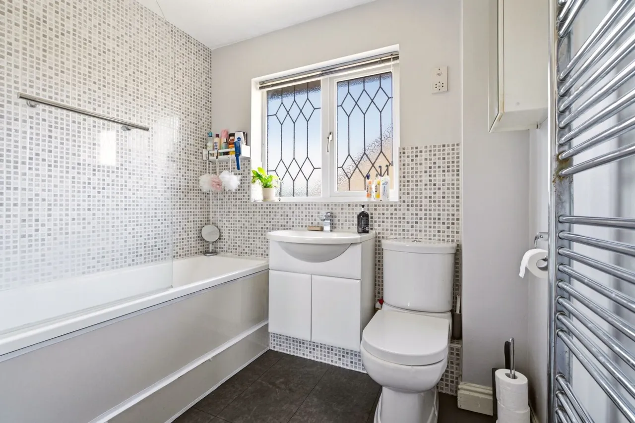 Holly Farm Close, Caddington, LU1, photo 10