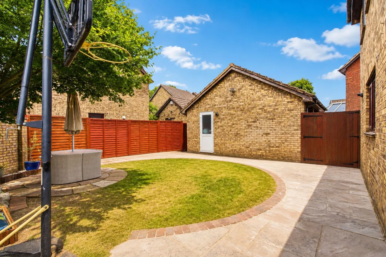 Holly Farm Close, Caddington, LU1, photo 3