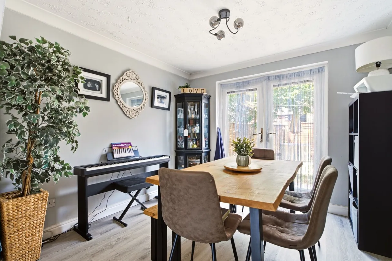 Holly Farm Close, Caddington, LU1, photo 5