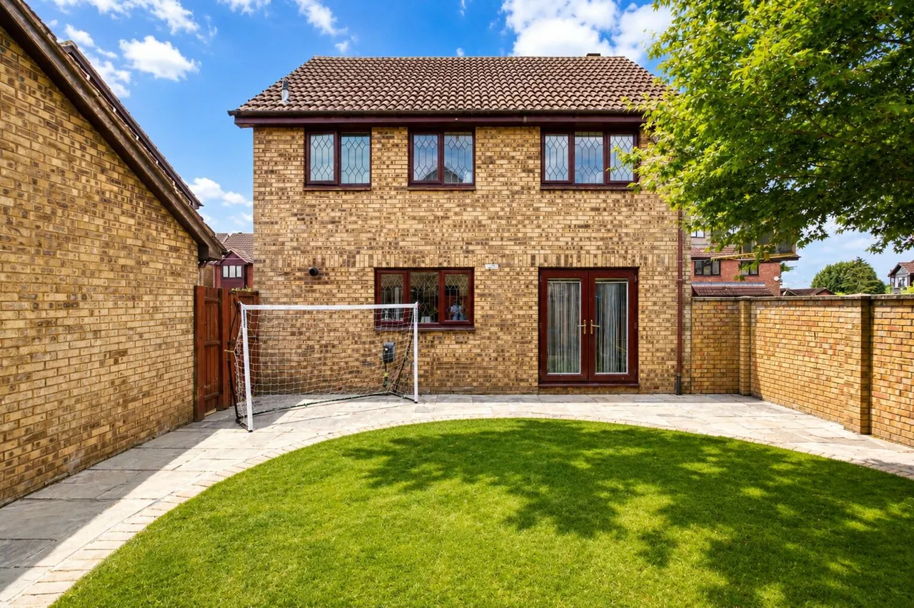 Holly Farm Close, Caddington, LU1, photo 11