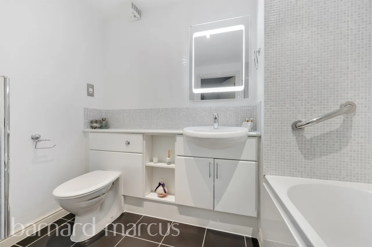 Garratt Lane, London, SW18, photo 8
