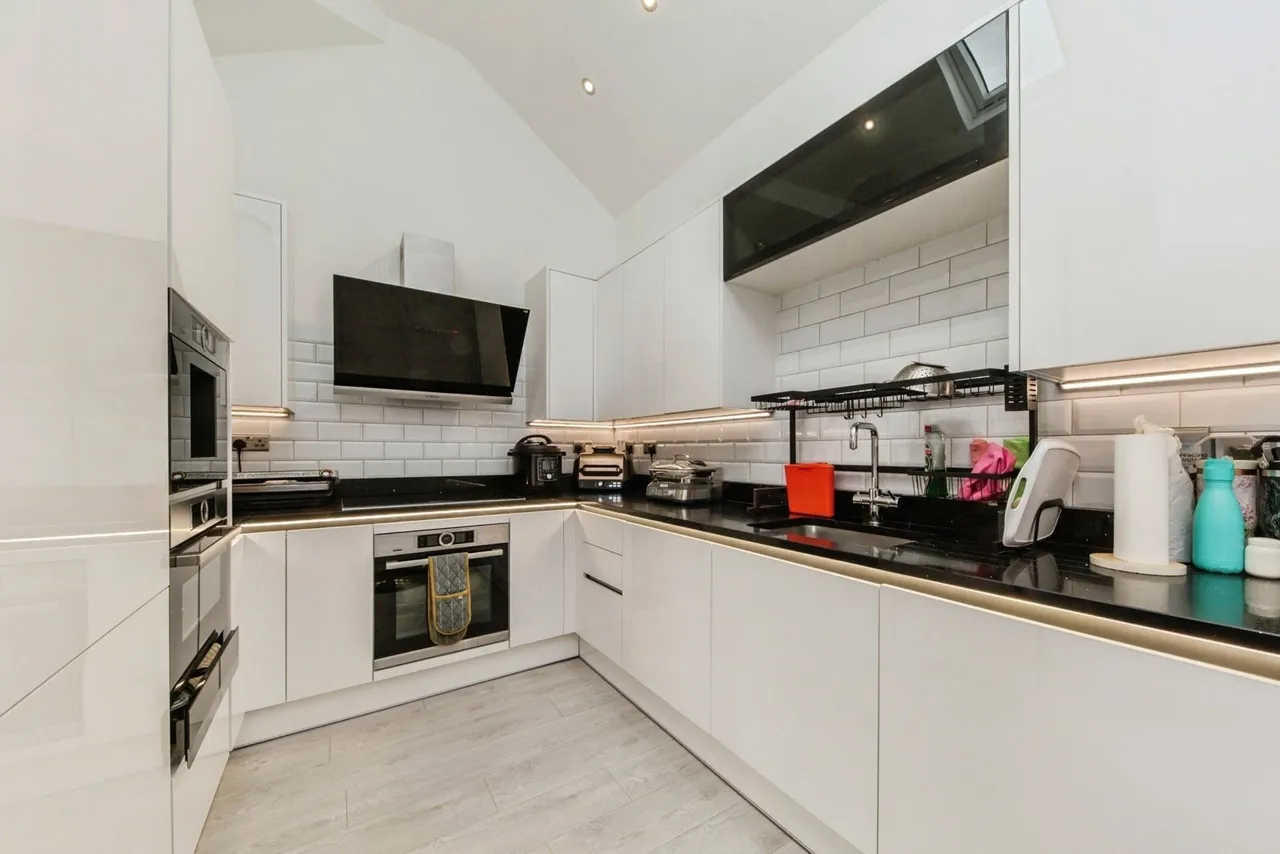 Priory Lane, Macclesfield, Cheshire, SK10, photo 3