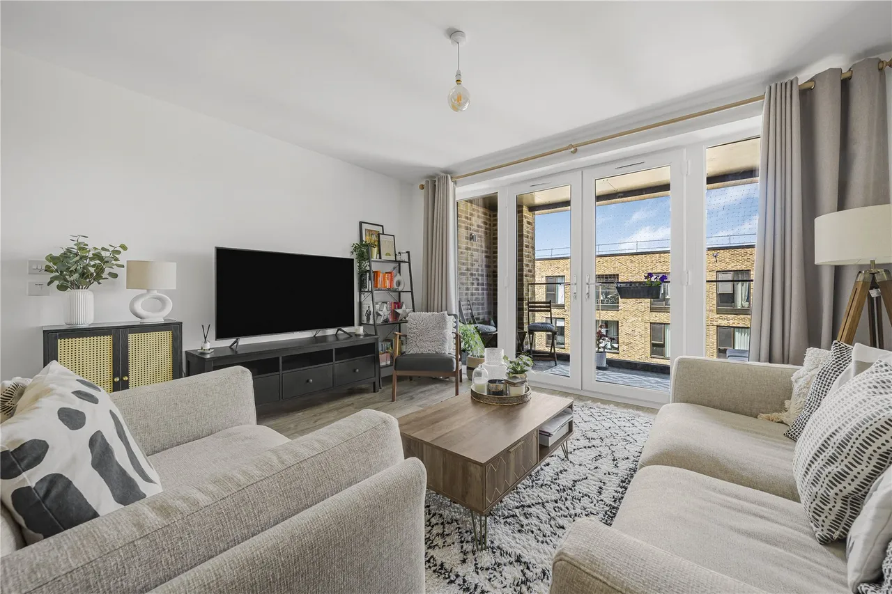 1 bed flat for sale, Spitfire Chase, Walton On Thames, KT12