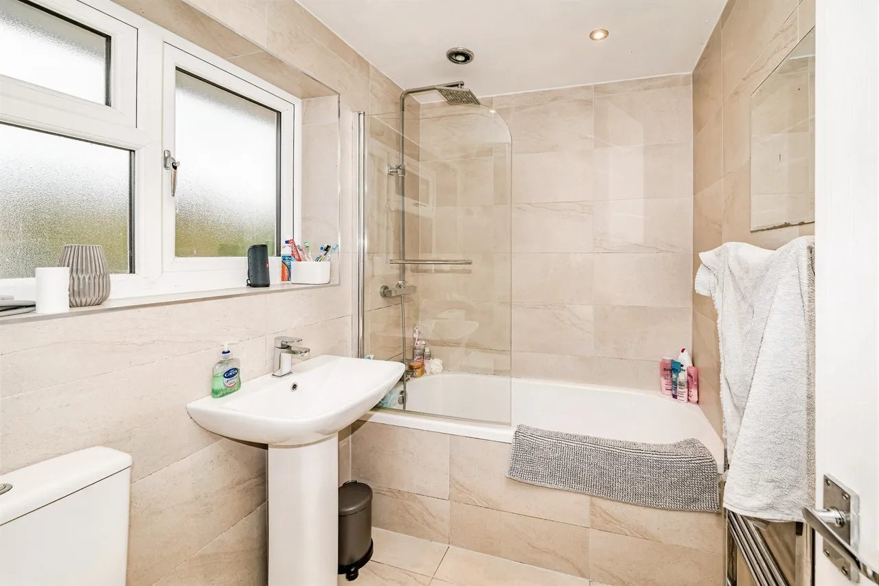 Long Furlong Drive, Slough, photo 6
