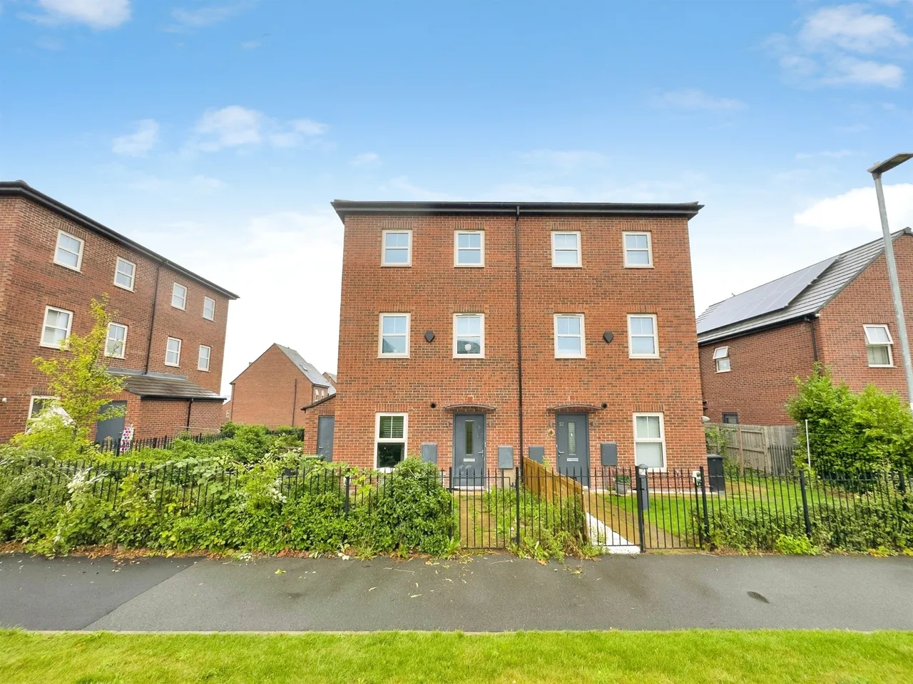 2 bed house for sale — Cardwell Road, Leeds