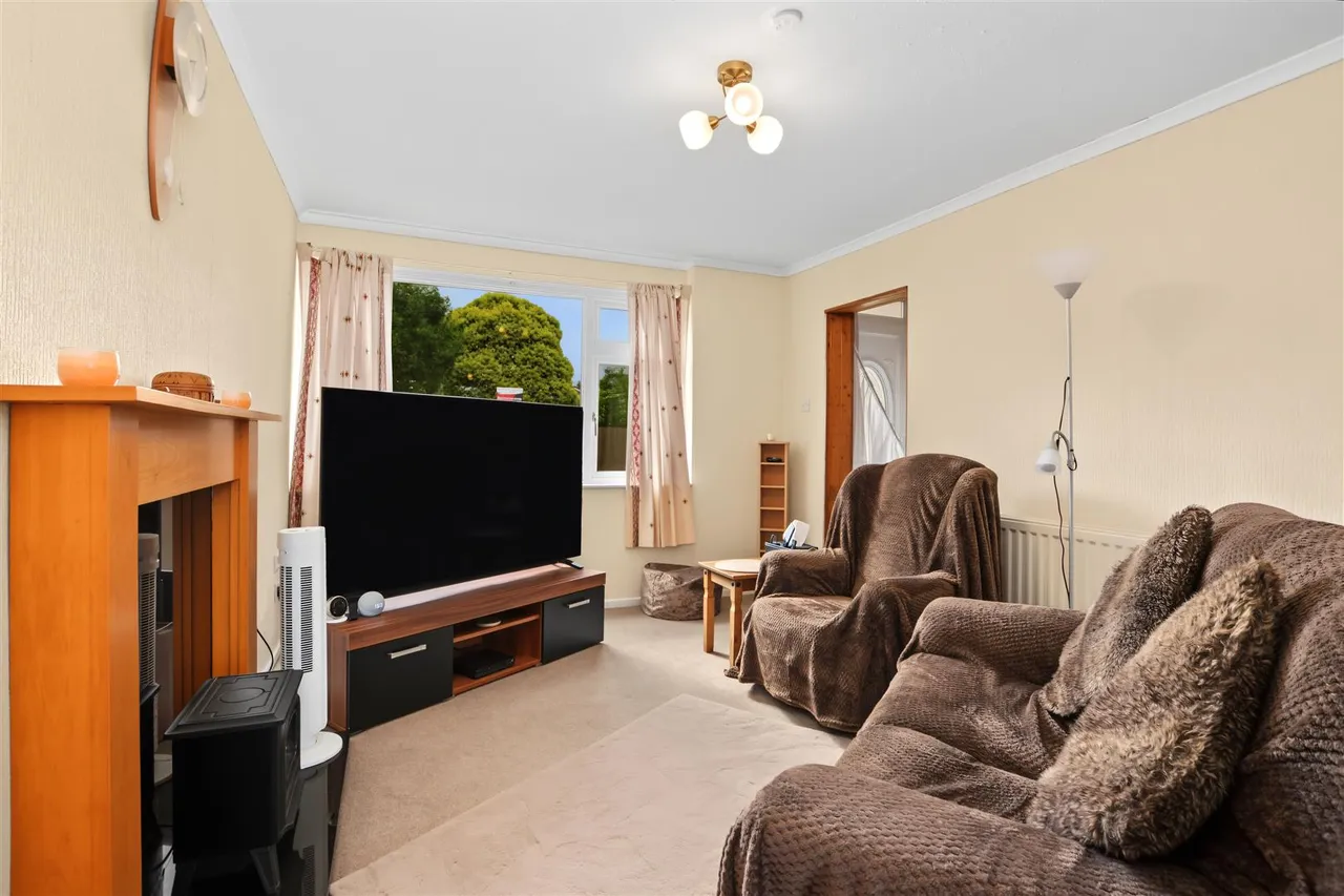 Firbank Court, Chilwell, NG9, photo 2