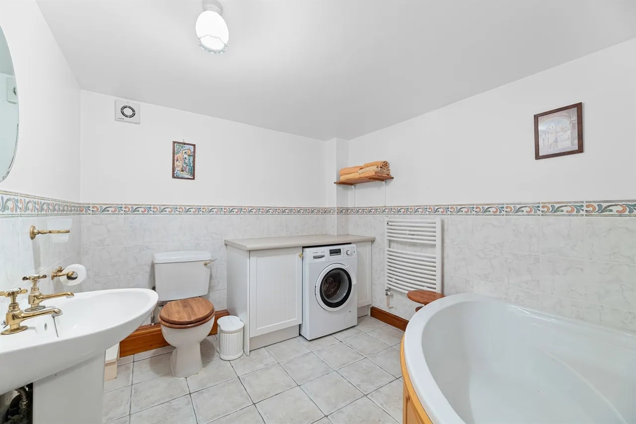 Chester Road, Frodsham, photo 12