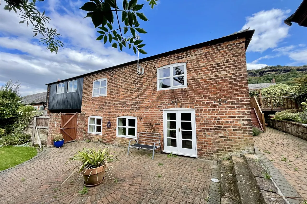 3 bed barn conversion for sale, Chester Road, Frodsham
