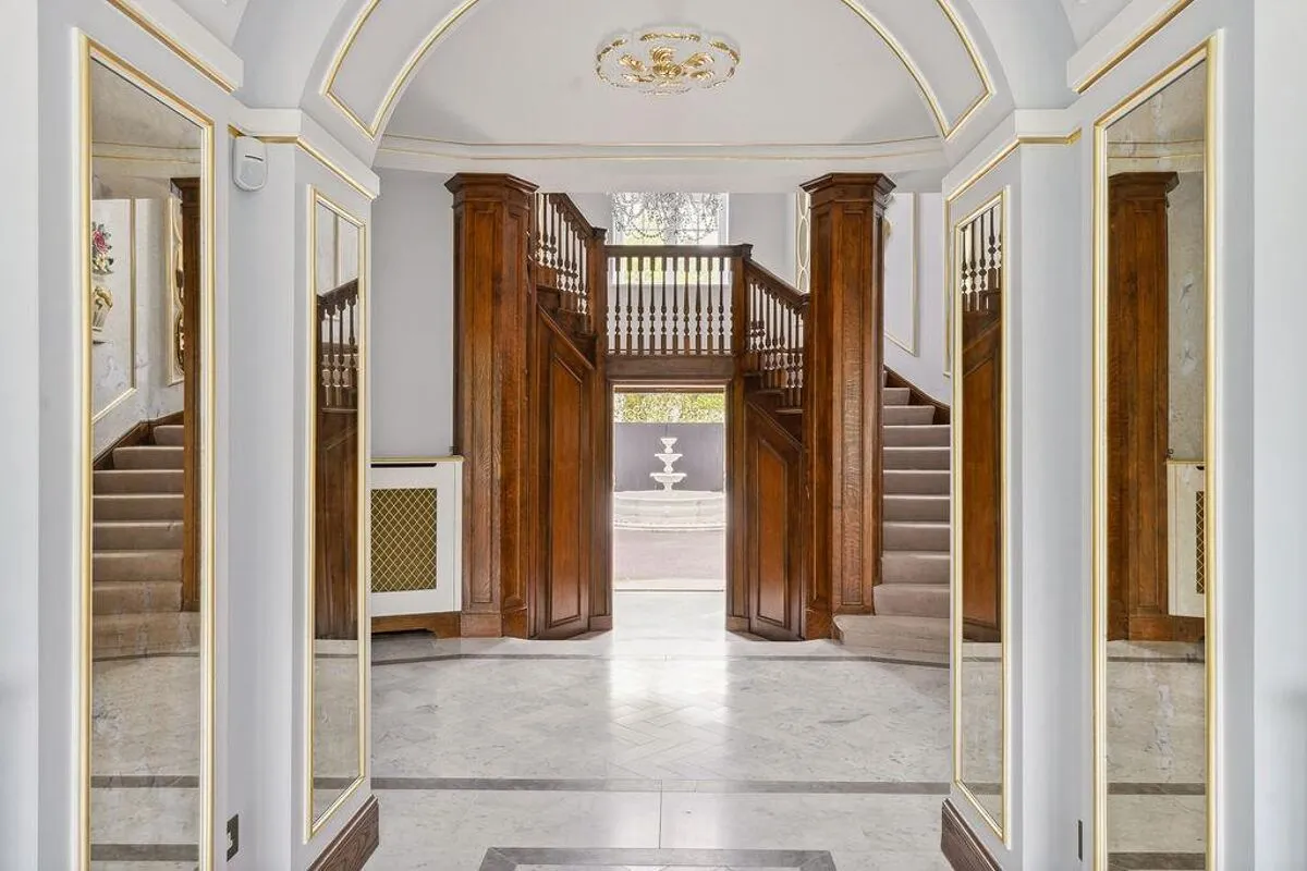 The Bishops Avenue, London, N2, photo 12