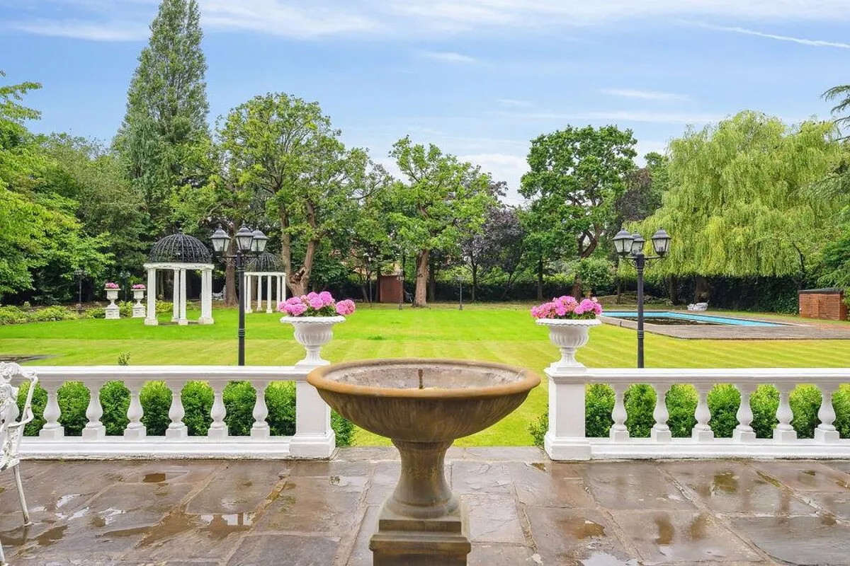 The Bishops Avenue, London, N2, photo 22