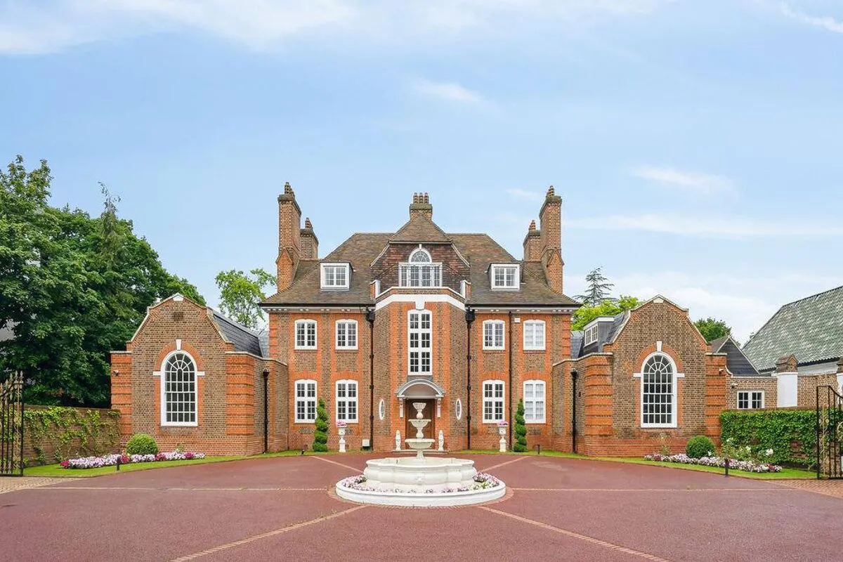 11 bed house to rent, The Bishops Avenue, London, N2