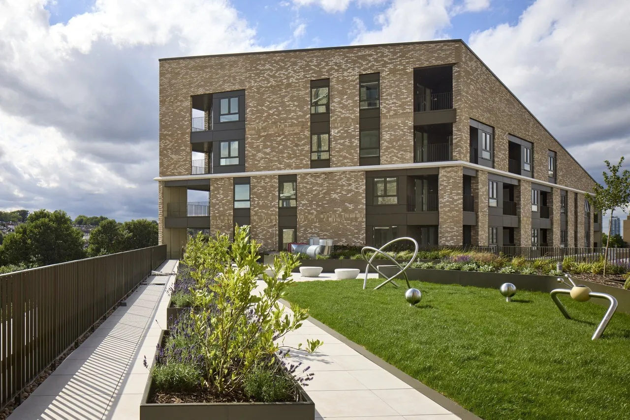 Silver Road, London, SE13, photo 2