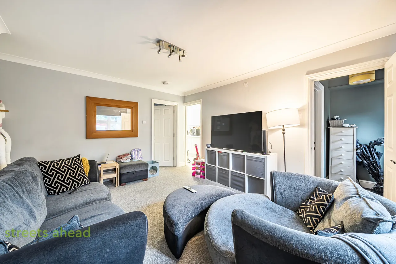 2 bed flat for sale, Addiscombe Road, Croydon, CR0