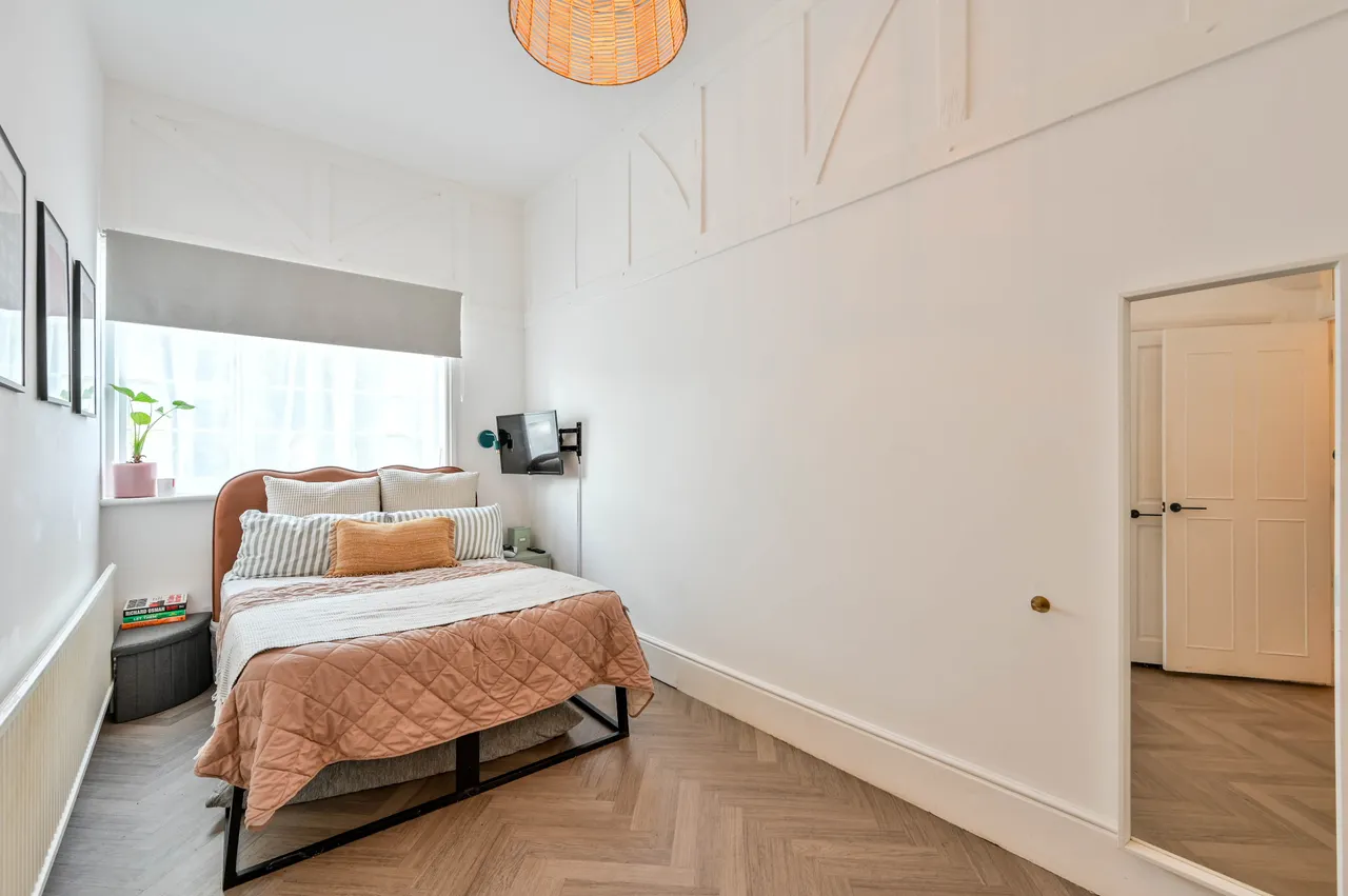 Flat 1 Eastfields, 20 Lower Edgeborough Road, Guildford, photo 7