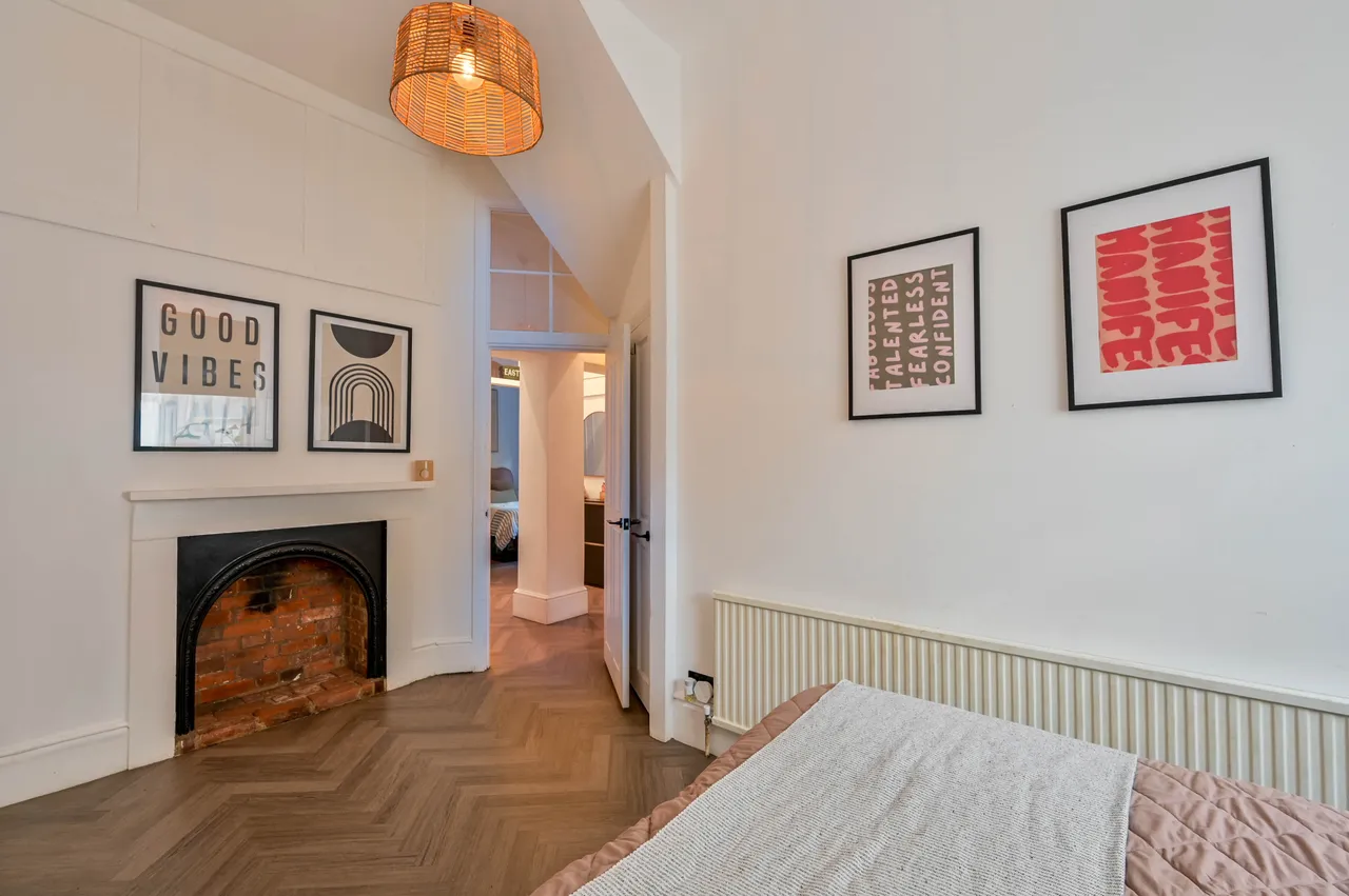 Flat 1 Eastfields, 20 Lower Edgeborough Road, Guildford, photo 4