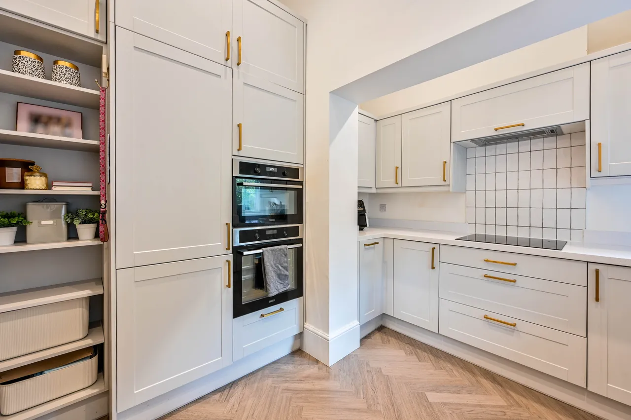 Flat 1 Eastfields, 20 Lower Edgeborough Road, Guildford, photo 5