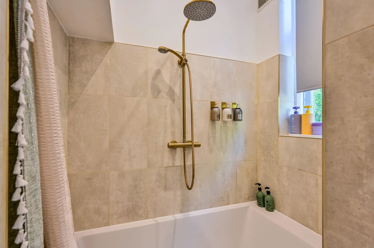 Flat 1 Eastfields, 20 Lower Edgeborough Road, Guildford, photo 10