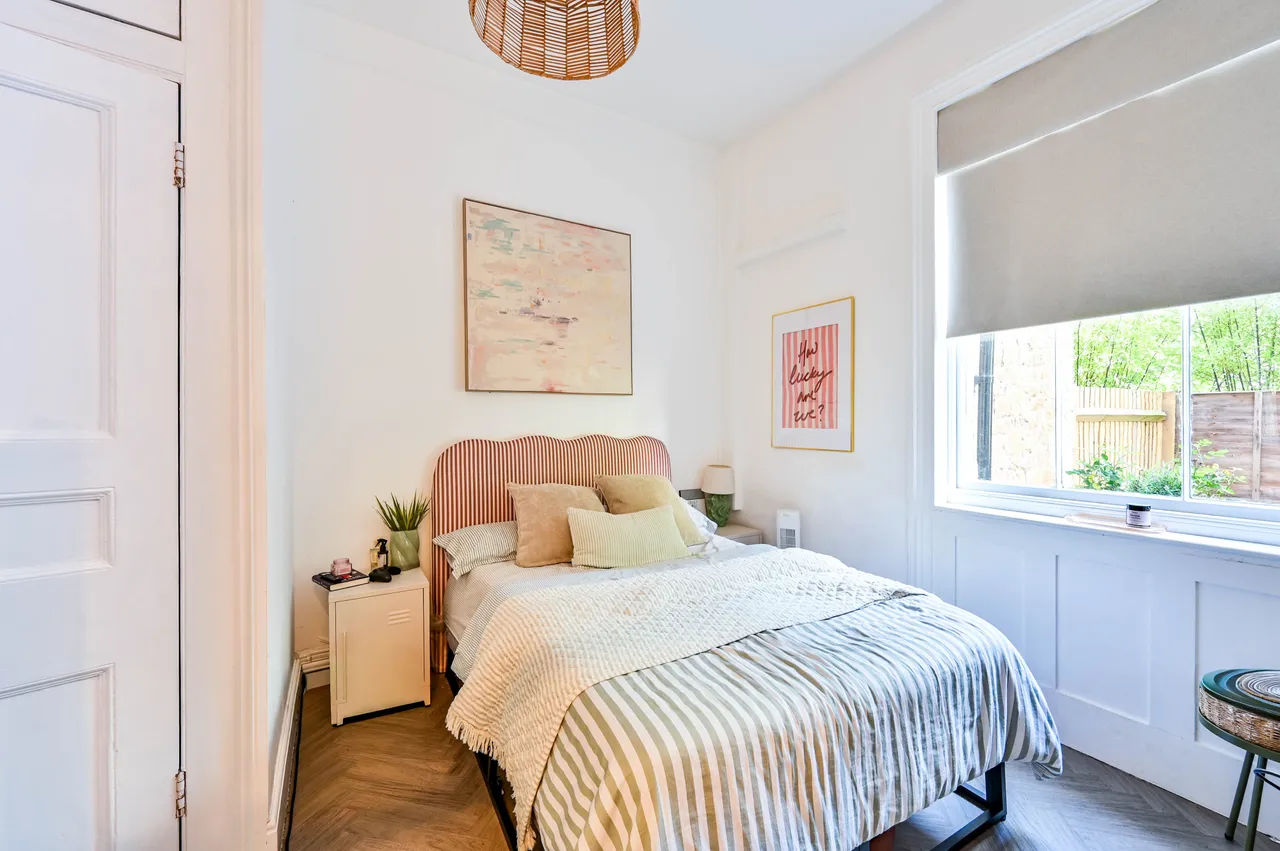 Flat 1 Eastfields, 20 Lower Edgeborough Road, Guildford, photo 6