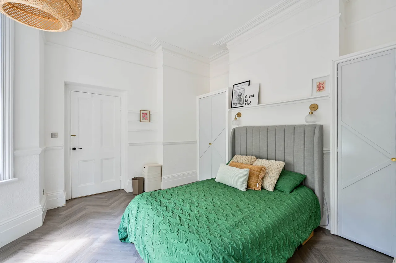 Flat 1 Eastfields, 20 Lower Edgeborough Road, Guildford, photo 11
