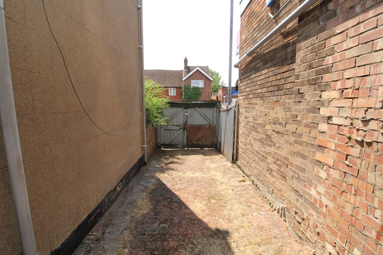 High Street, Clapham, MK41, photo 19