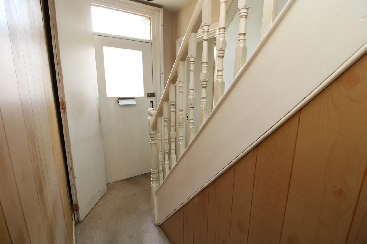 High Street, Clapham, MK41, photo 9
