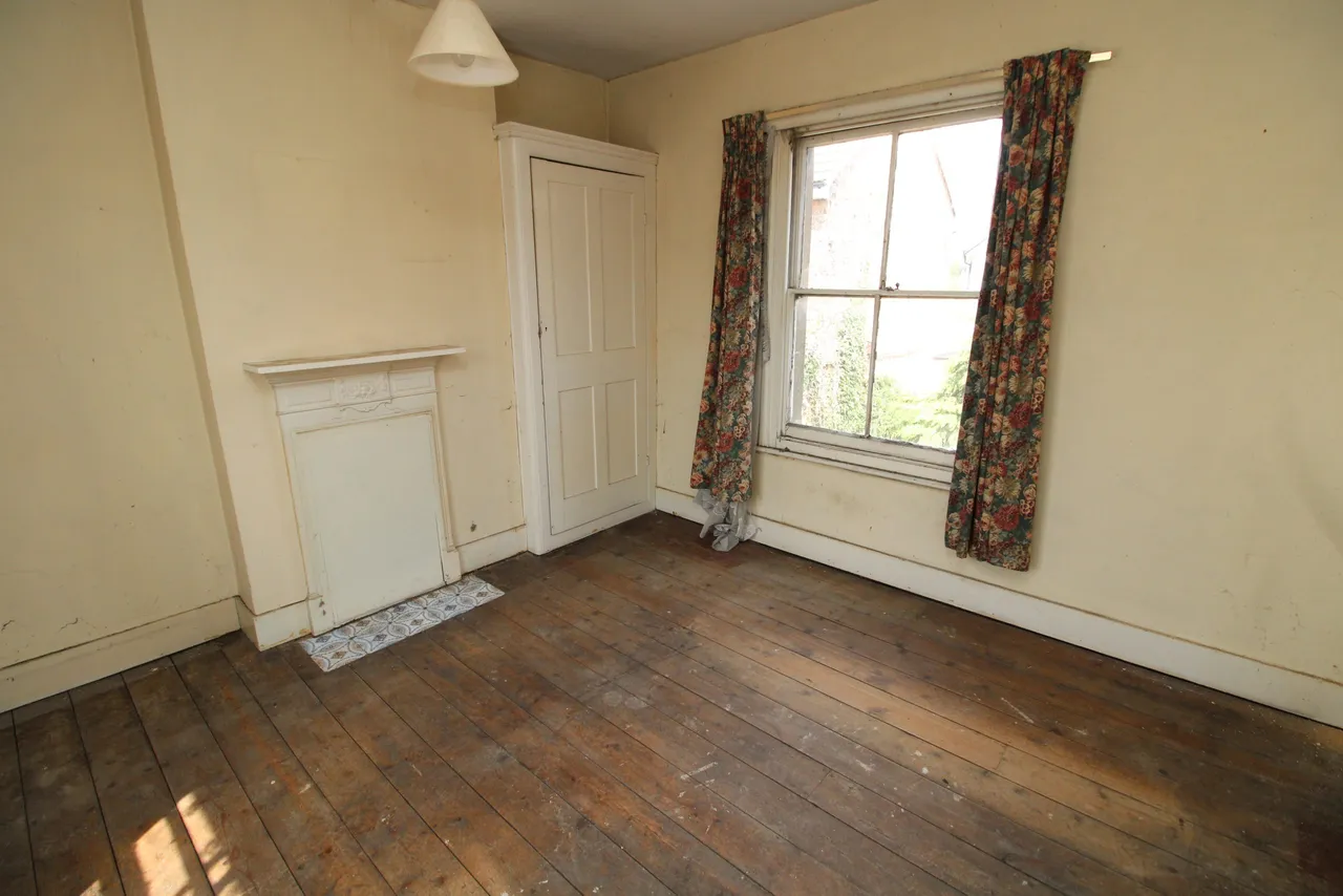 High Street, Clapham, MK41, photo 13