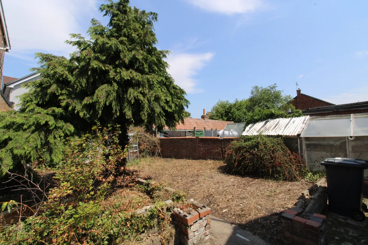 High Street, Clapham, MK41, photo 17