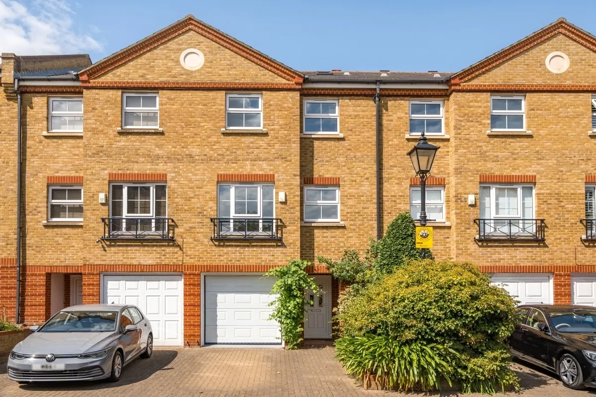 5 bed house to rent — Malthouse Drive London W4