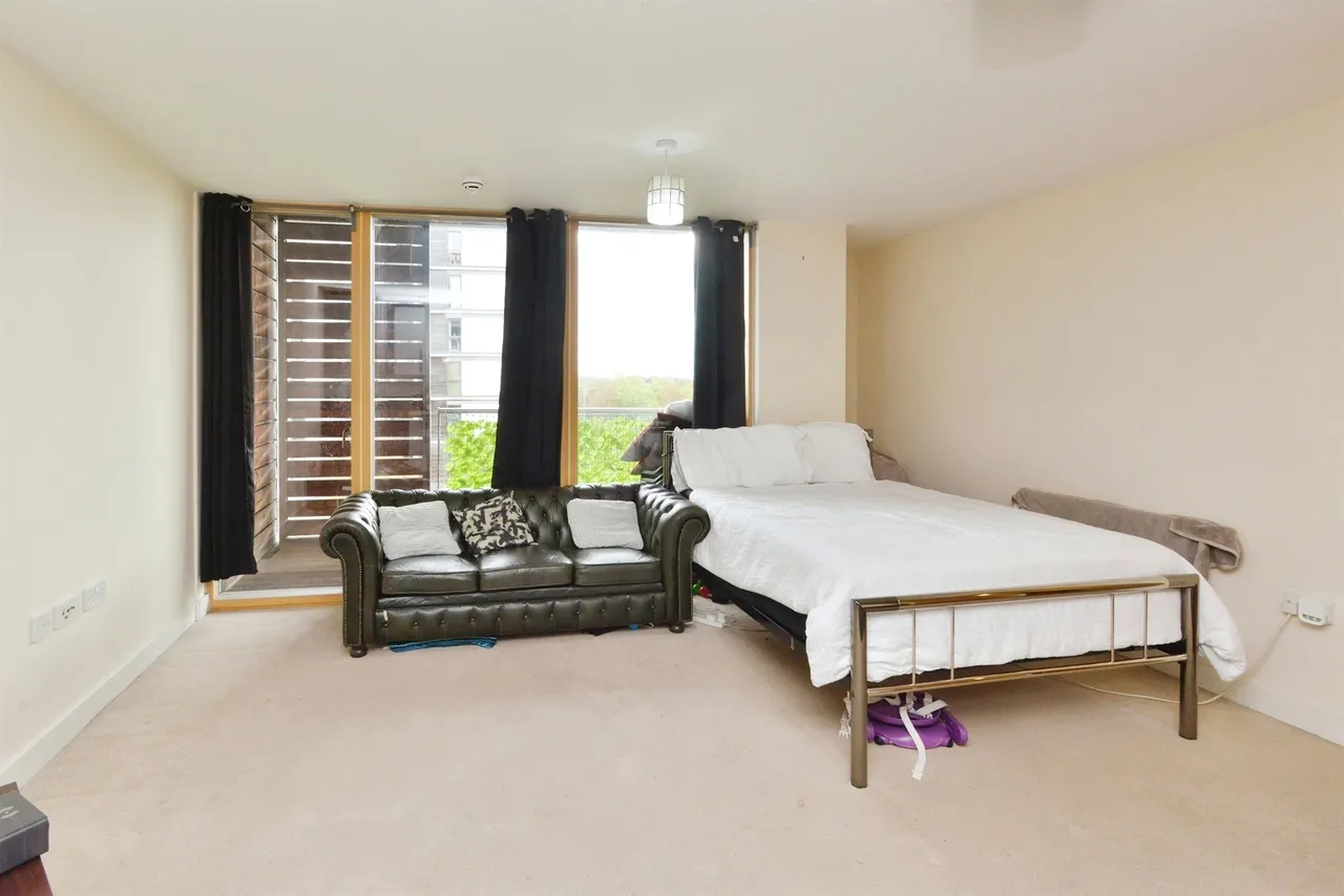 South Row, Milton Keynes, MK9, photo 3