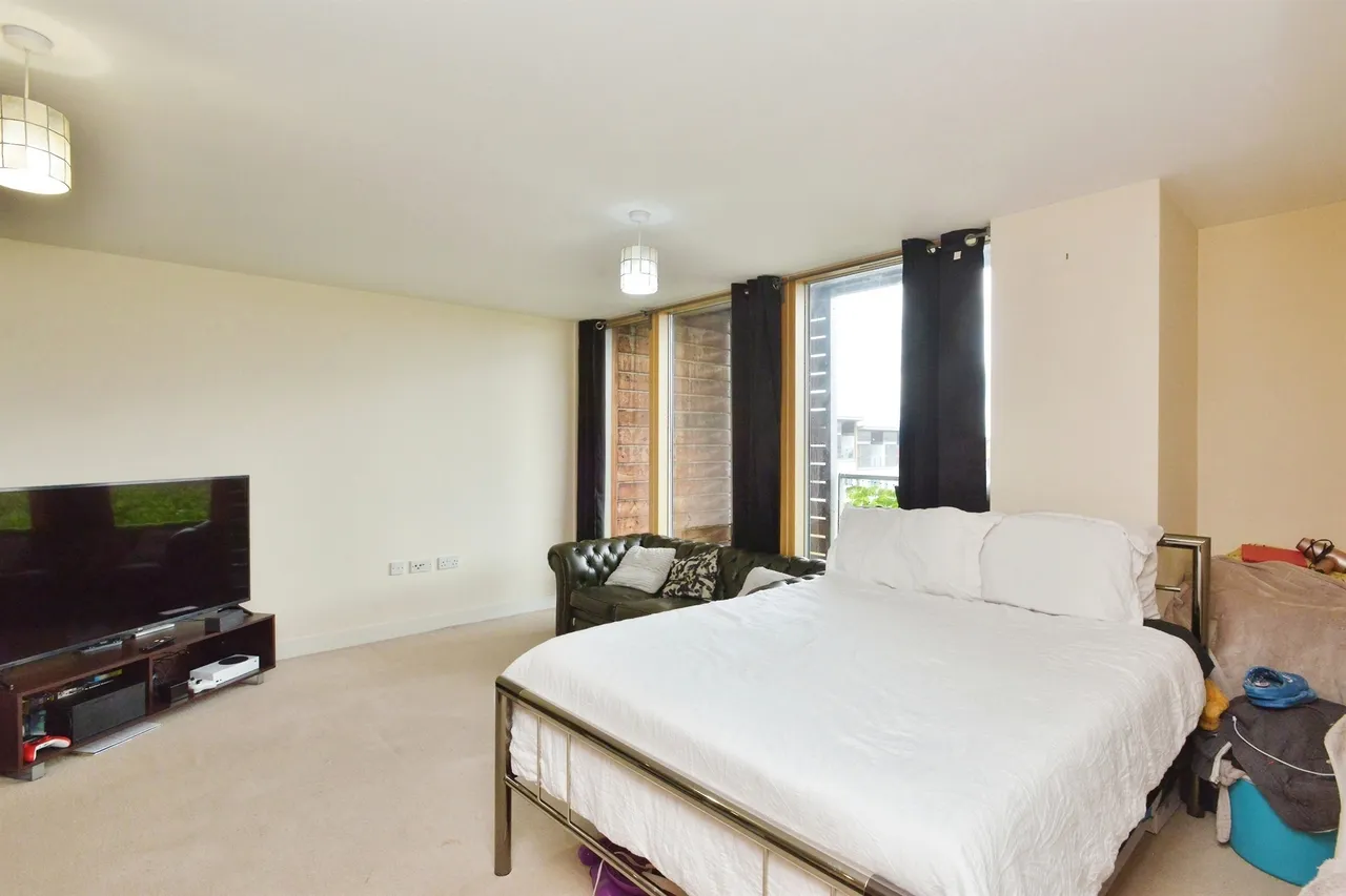 South Row, Milton Keynes, MK9, photo 13