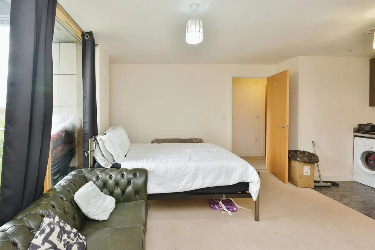 South Row, Milton Keynes, MK9, photo 4