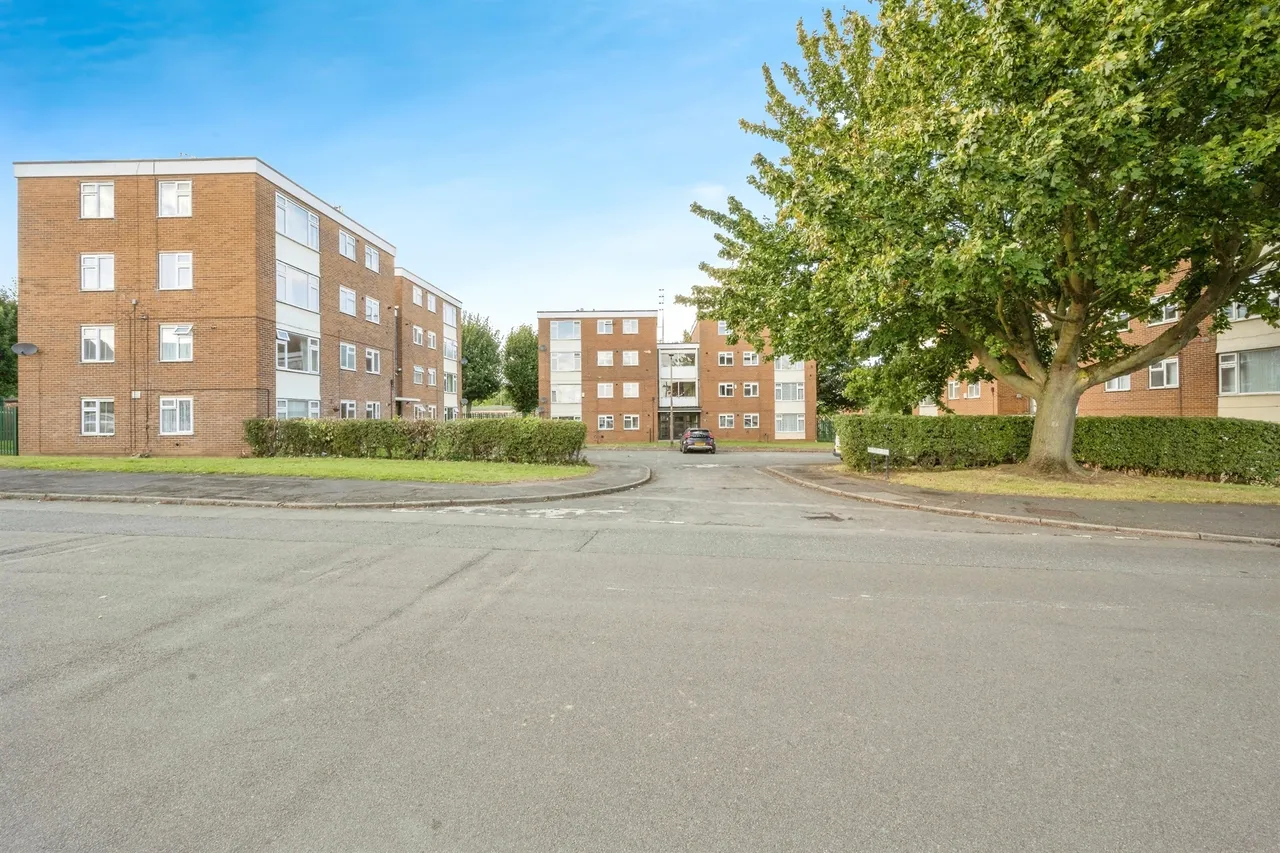 2 bed flat for sale, Hawthorn Grove, Conisbrough, DN12