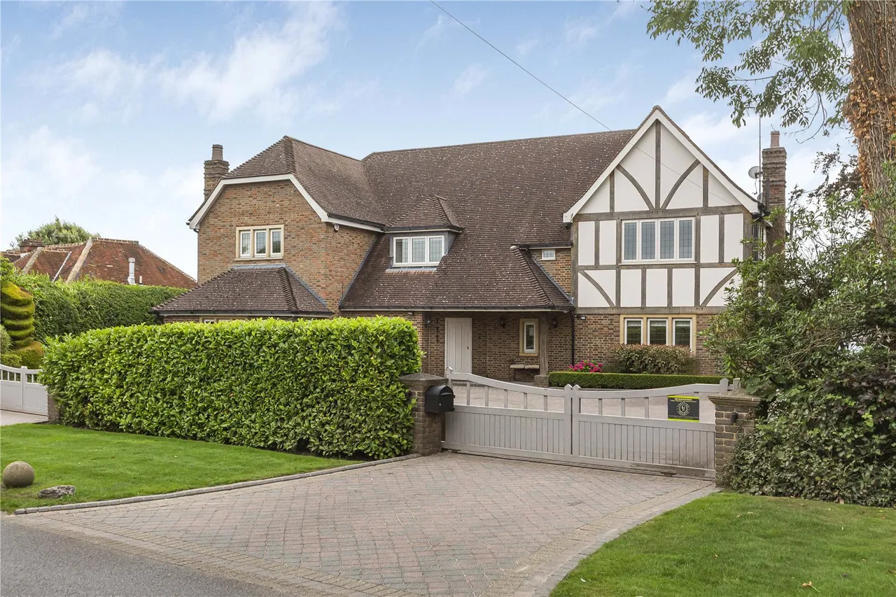 5 bed house to rent — Hanyards Lane, Cuffley, Hertfordshire, EN6 4AS