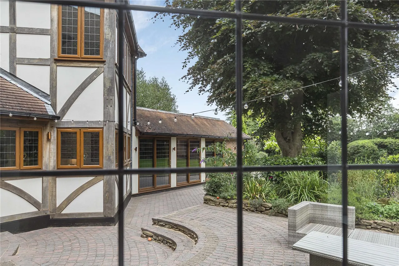 Hanyards Lane, Cuffley, Hertfordshire, EN6 4AS, photo 16