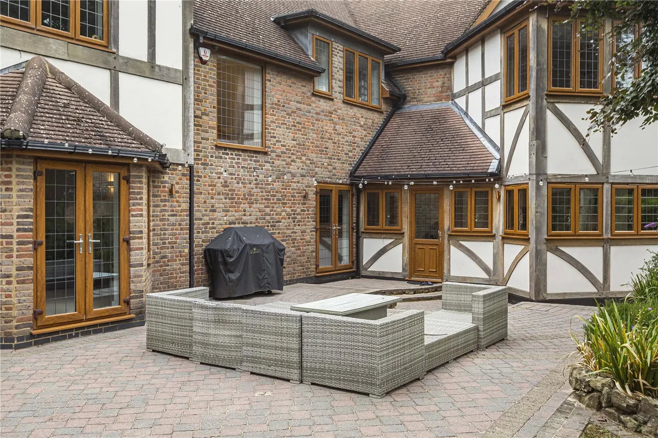 Hanyards Lane, Cuffley, Hertfordshire, EN6 4AS, photo 14