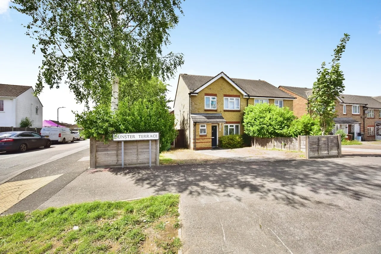 3 bed house for sale — Dunster Terrace, Westmorland Road, Maidstone, Kent, ME15