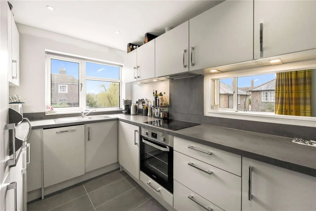 Bell Lane, Twickenham, United Kingdom, TW1 3NU, photo 3