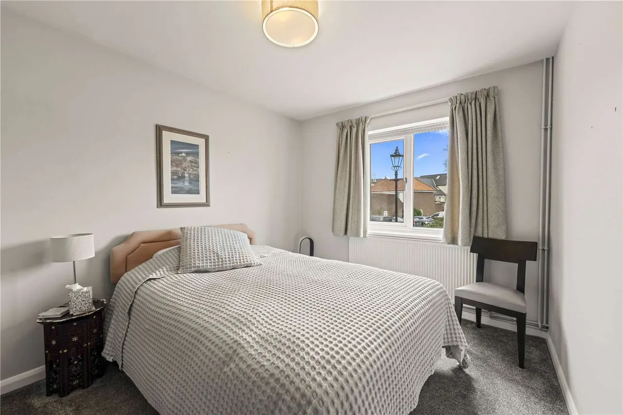 Bell Lane, Twickenham, United Kingdom, TW1 3NU, photo 8