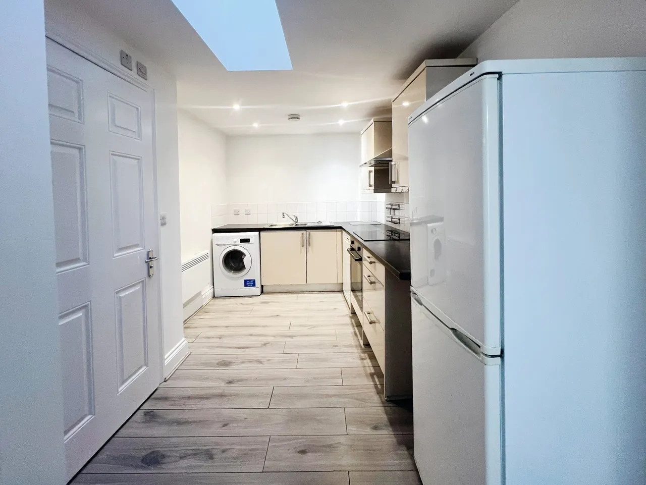 Flat B, 1-3 The Broadway, Newbury, Newbury, RG14 1AS, photo 8